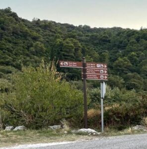 Pročitajte više o članku Postavljeni novi putokazi za znamenitosti u Prožuri