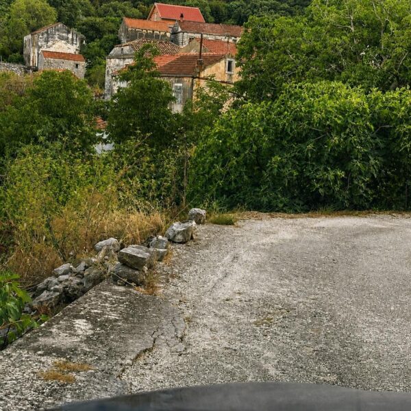 Udruga „Naša Prožura“ prikupila potpise mještana za cestu i okretište u selu Prožura na Mljetu